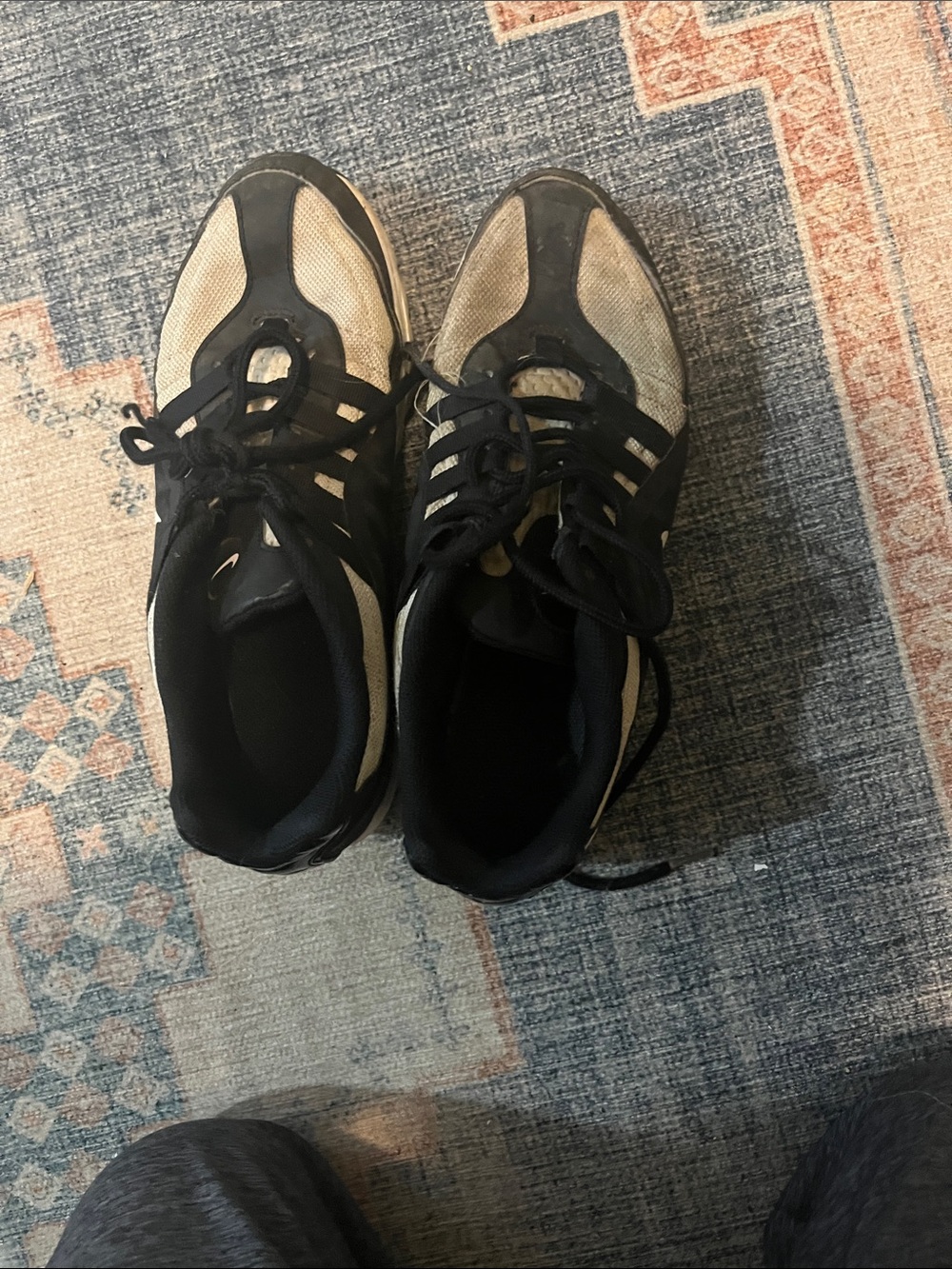 Nike Men’s Black and Cream Athletic Sneakers
